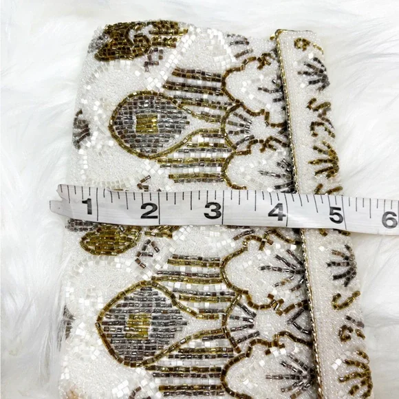 Vintage Gold-Pewter-White Beaded Clutch. - Picture 11 of 13